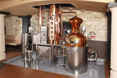 アルコール蒸留器を使用して精製できる物質は何ですか